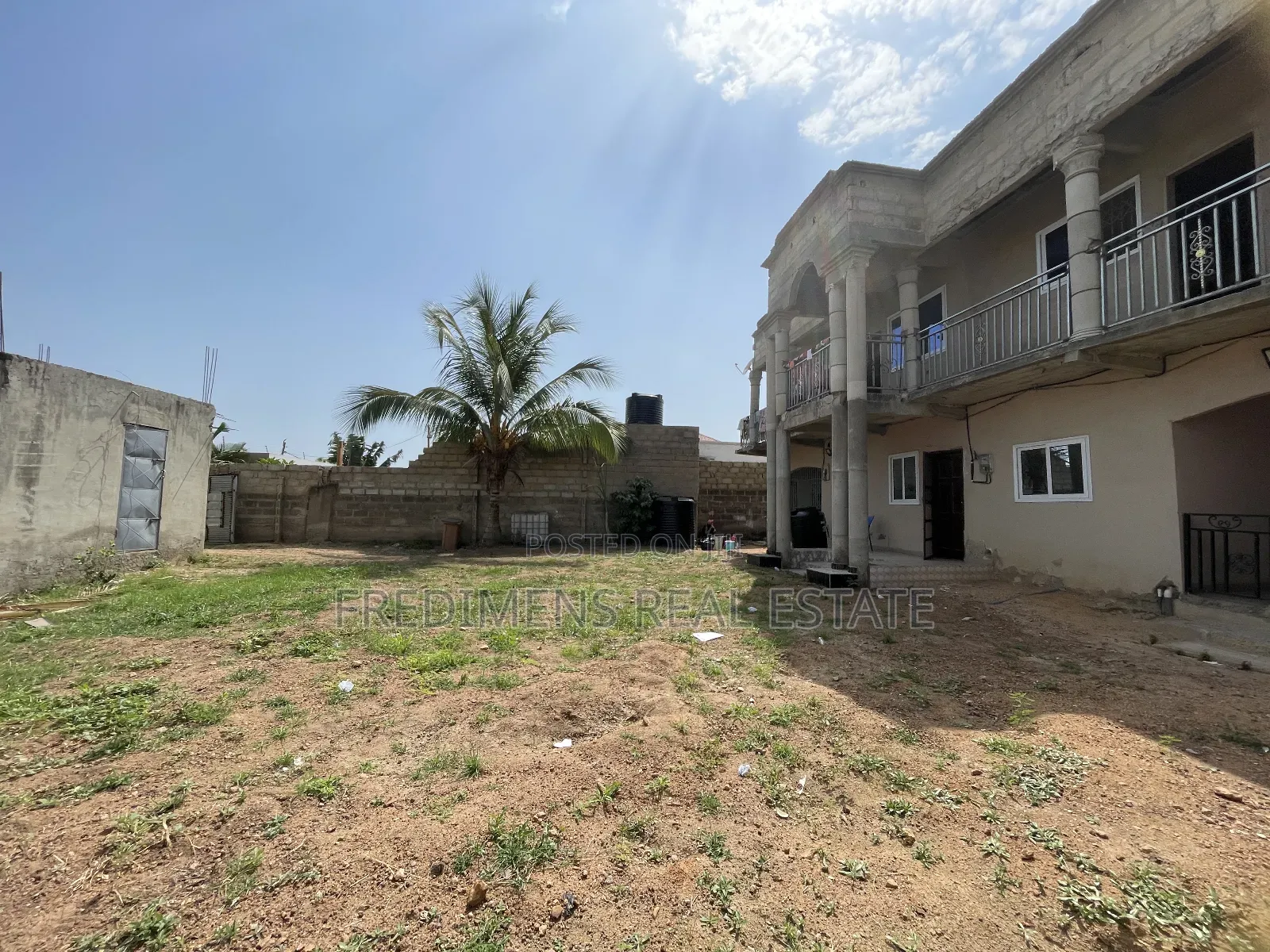 6bdrm House in Fredimens Real, Awutu Senya East Municipal for sale