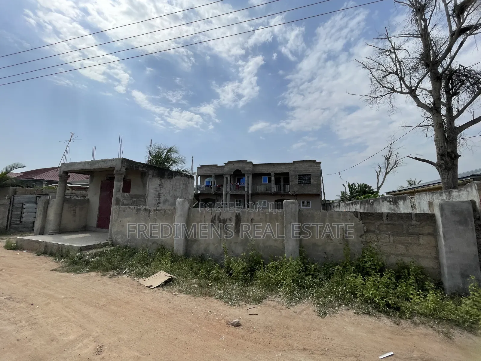 6bdrm House in Fredimens Real, Awutu Senya East Municipal for sale