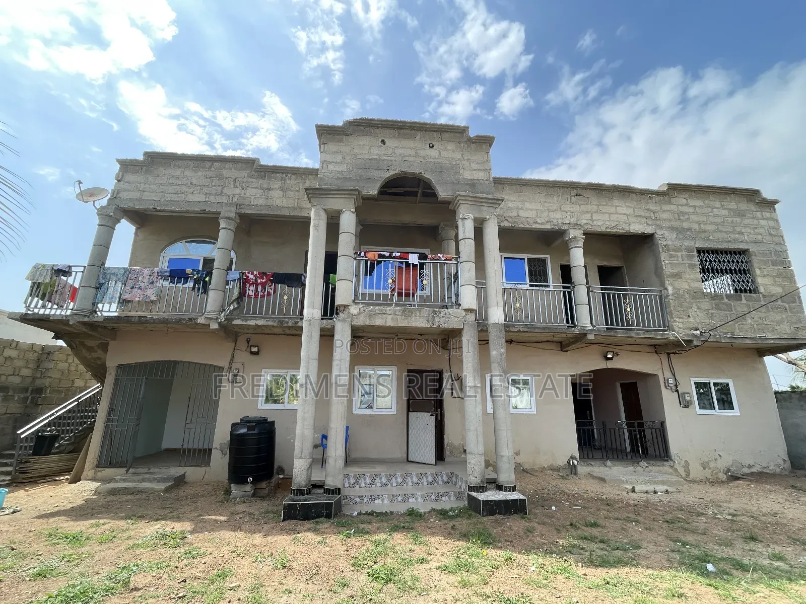 6bdrm House in Fredimens Real, Awutu Senya East Municipal for sale