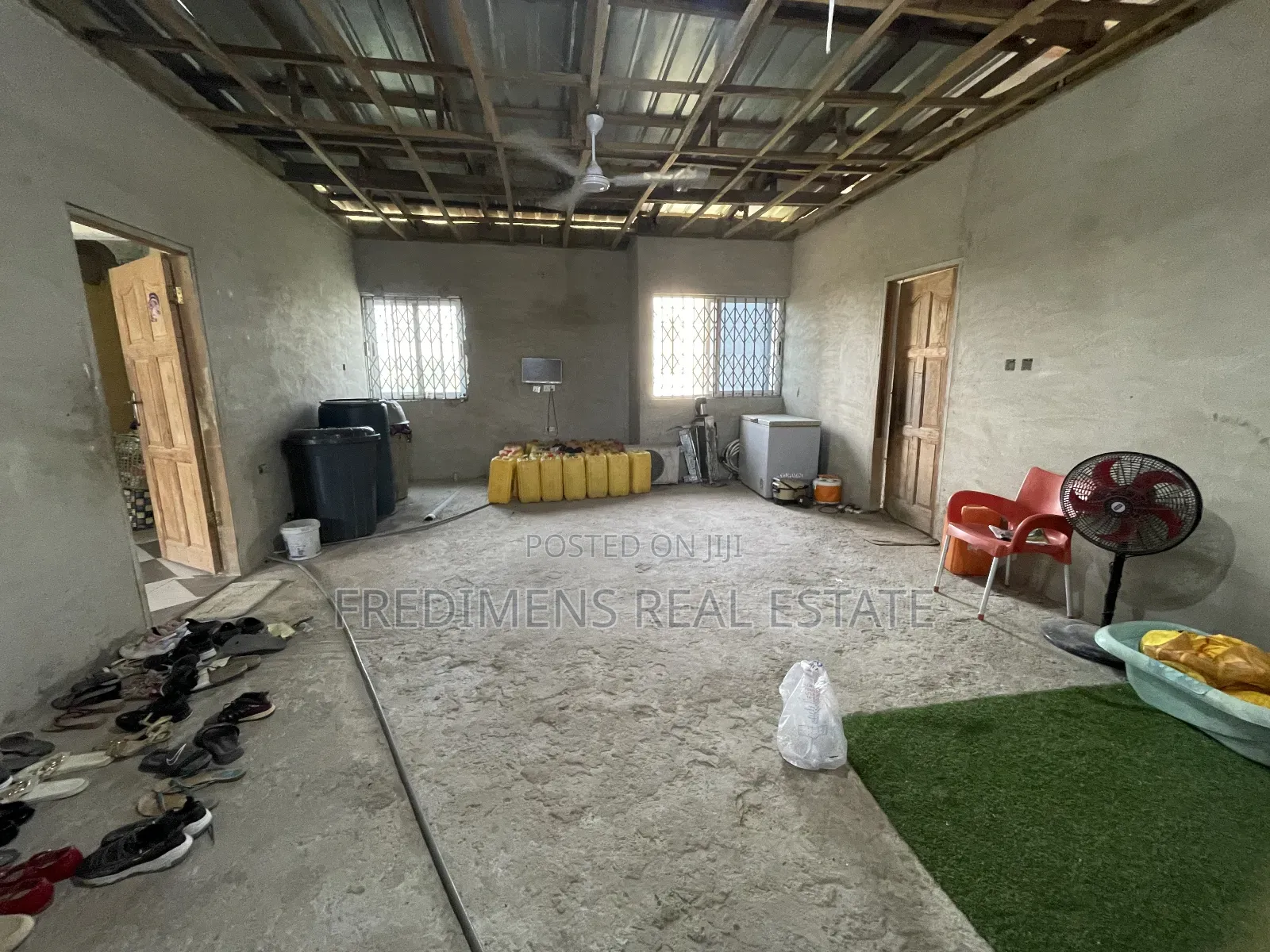 6bdrm House in Fredimens Real, Awutu Senya East Municipal for sale