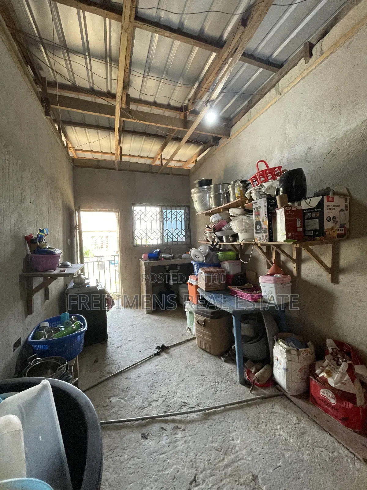 6bdrm House in Fredimens Real, Awutu Senya East Municipal for sale