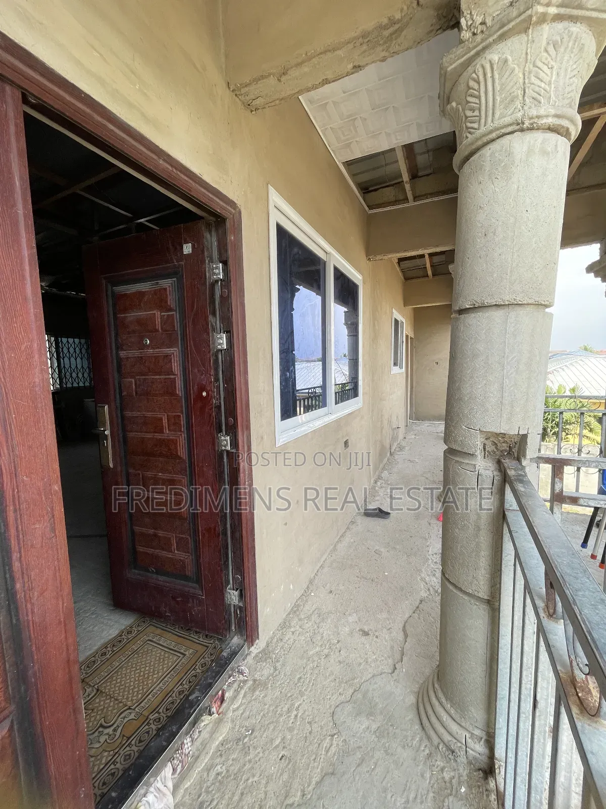 6bdrm House in Fredimens Real, Awutu Senya East Municipal for sale
