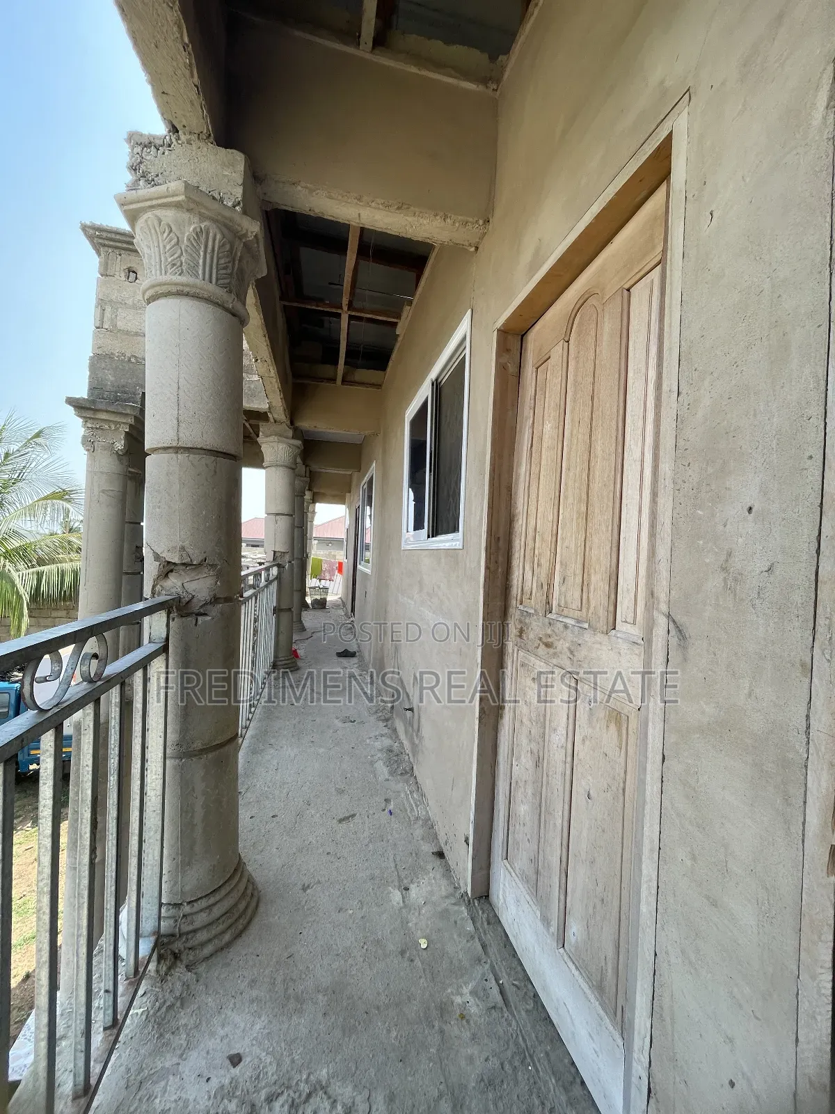 6bdrm House in Fredimens Real, Awutu Senya East Municipal for sale