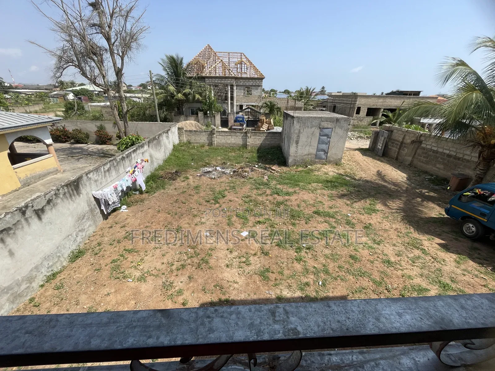 6bdrm House in Fredimens Real, Awutu Senya East Municipal for sale