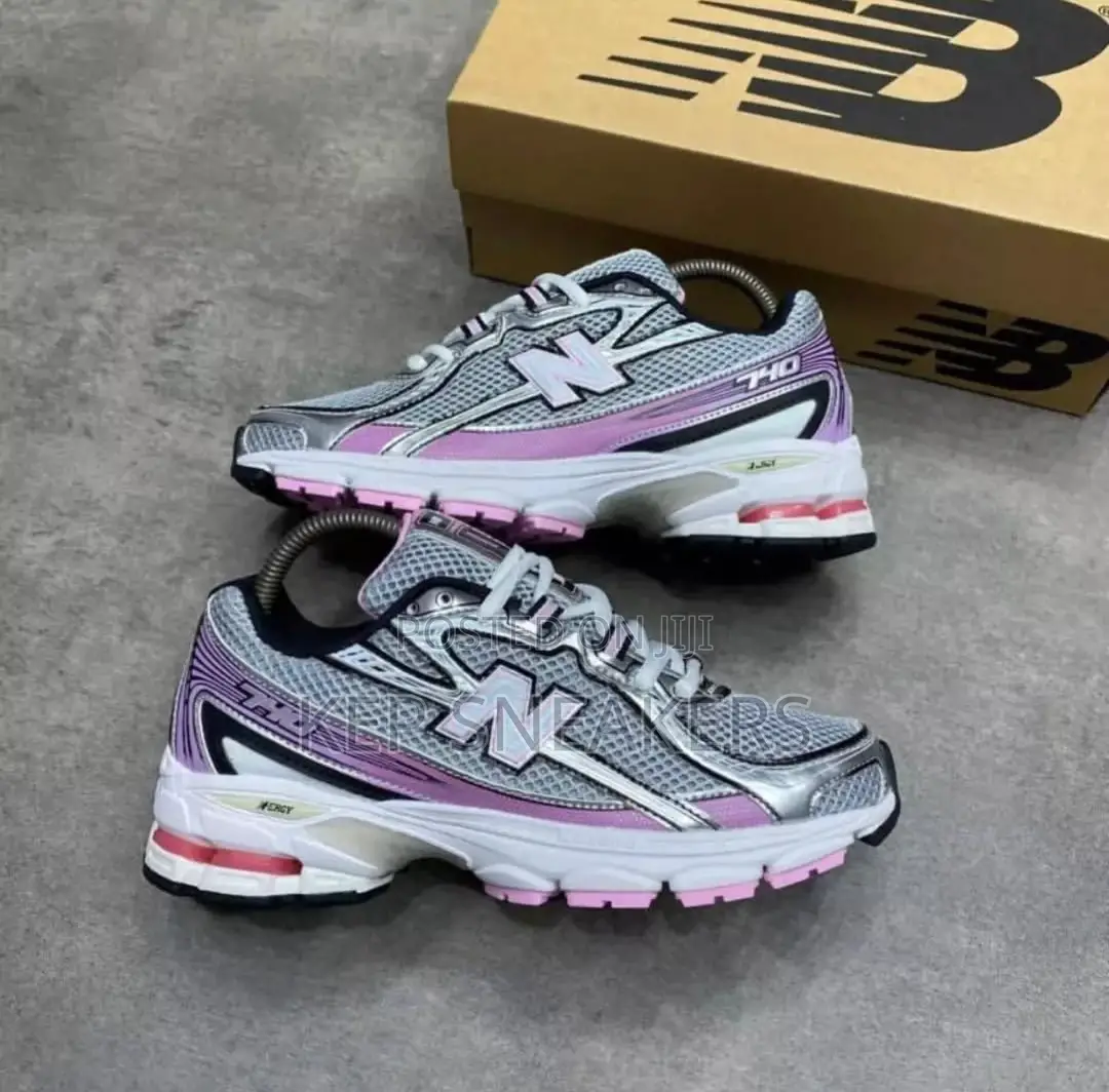 New Balance 740 Sneakers