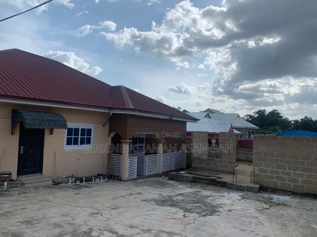 4bdrm Mansion in Cullands Ghana, Obuasi Municipal for sale