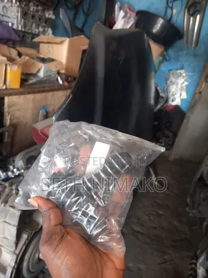 Mercedes Benz Bonnet Spring