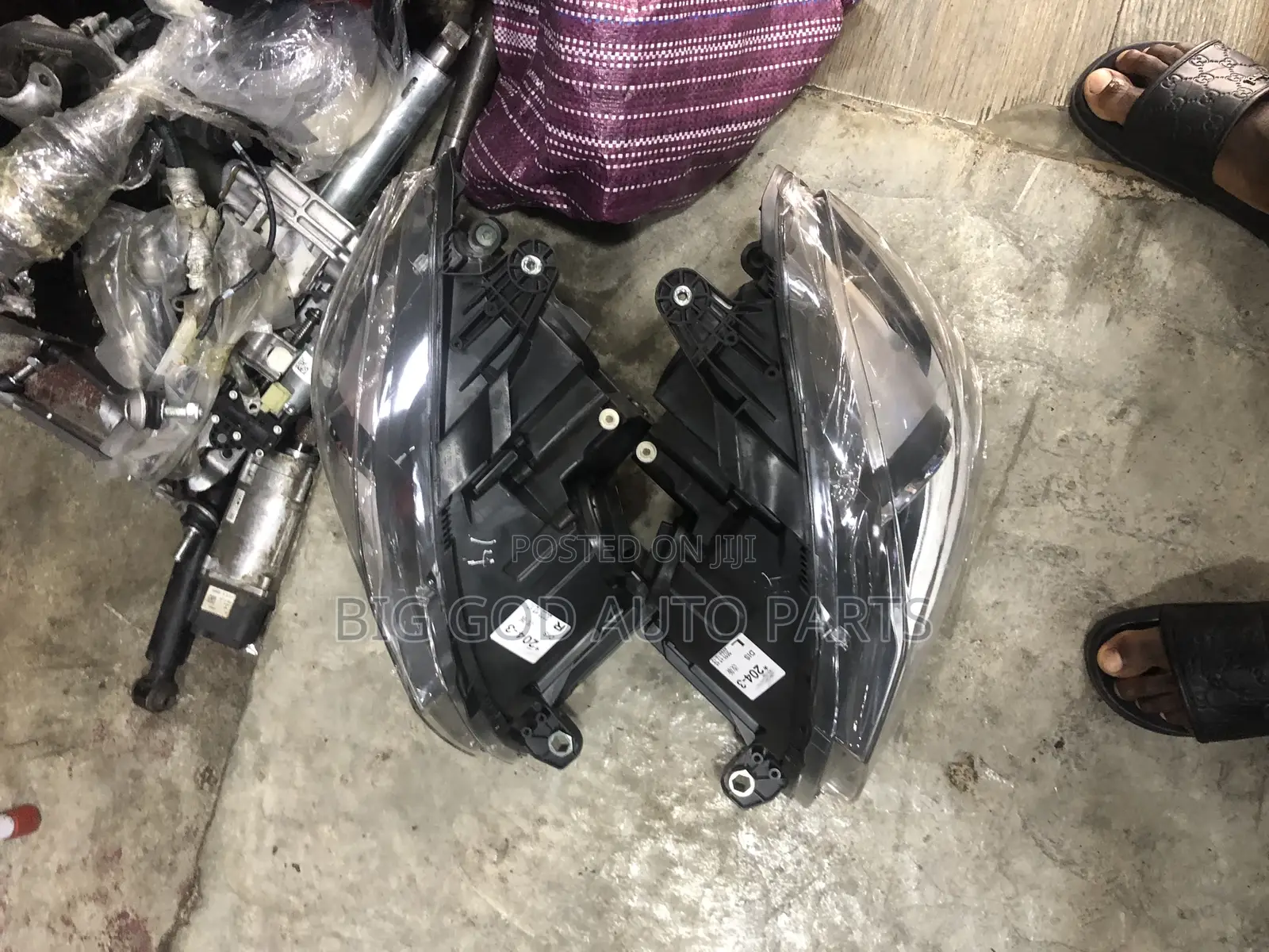 Mercedes Benz C250 Head Light Pair