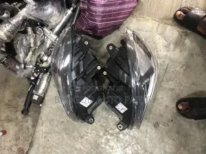 Mercedes Benz C250 Head Light Pair