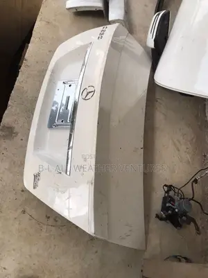 Mercedes W205 Boot