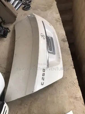 Mercedes W205 Boot