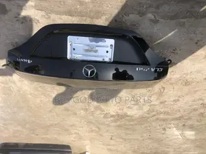 Mercedes Benz CLA 4matic Back Boat