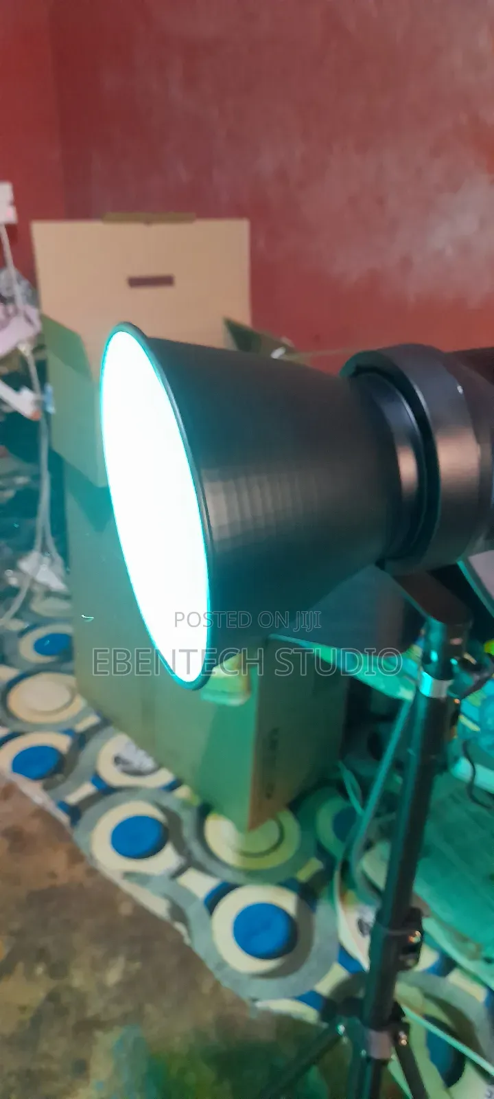 Studio Video Light COB Light With C-Stand Softbox for Rent