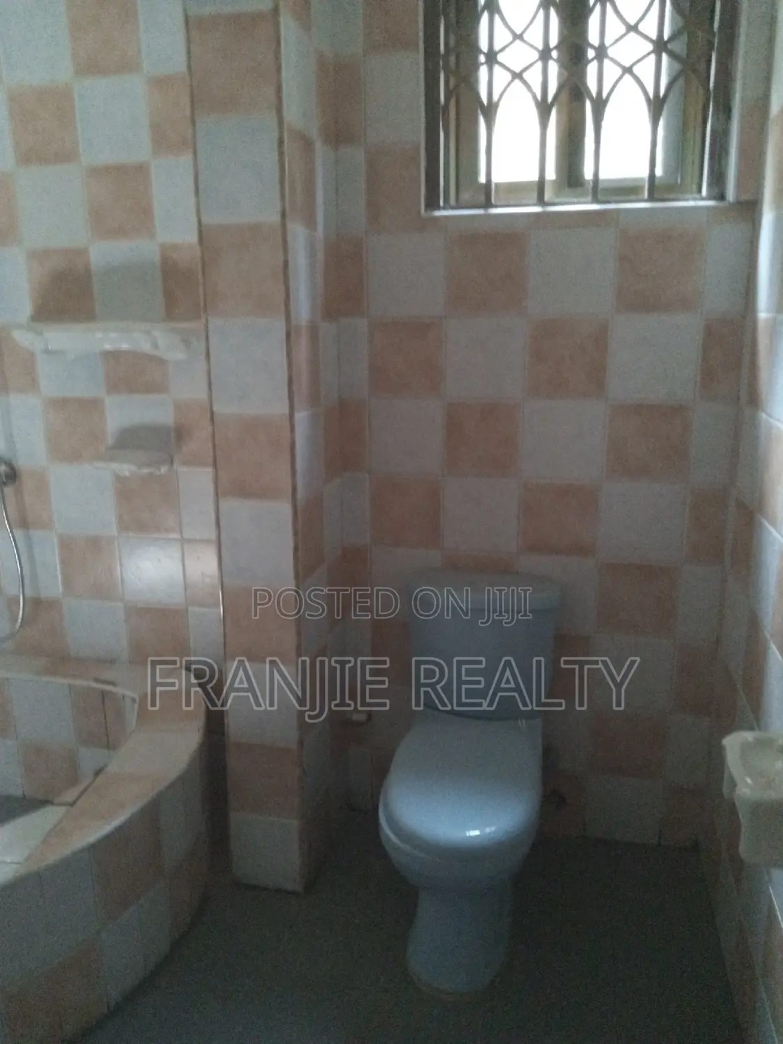 2bdrm Apartment in West Hills Mall Area for rent