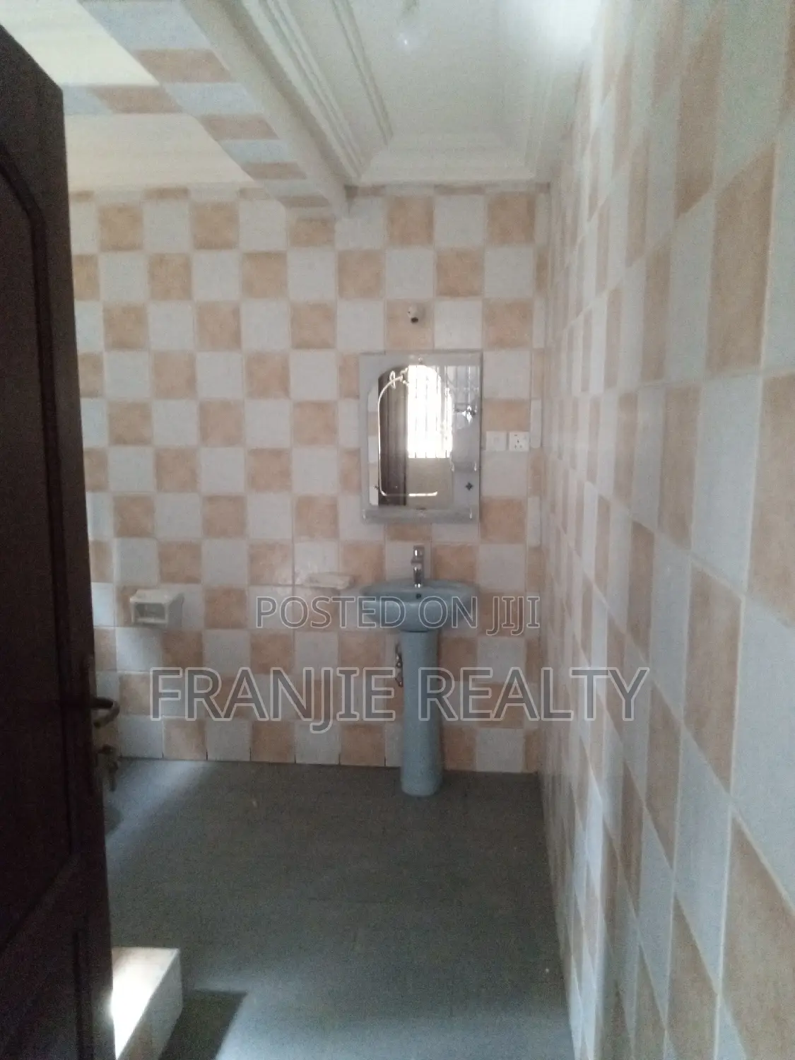 2bdrm Apartment in West Hills Mall Area for rent