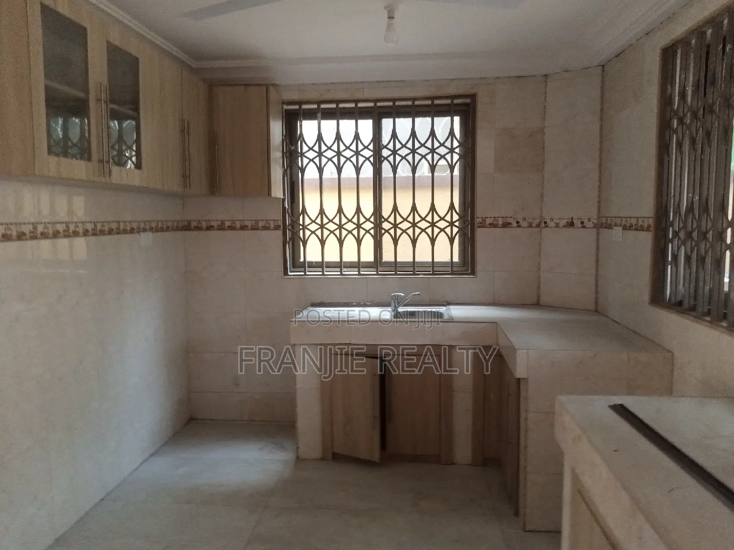 2bdrm Apartment in West Hills Mall Area for rent