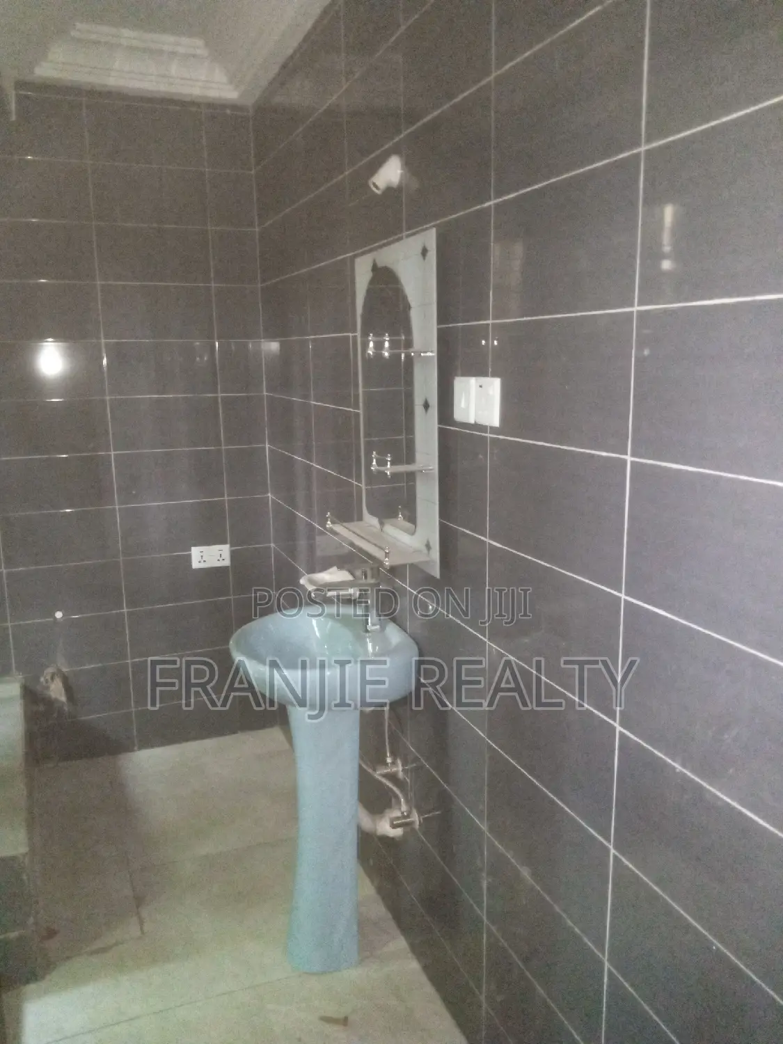 2bdrm Apartment in West Hills Mall Area for rent
