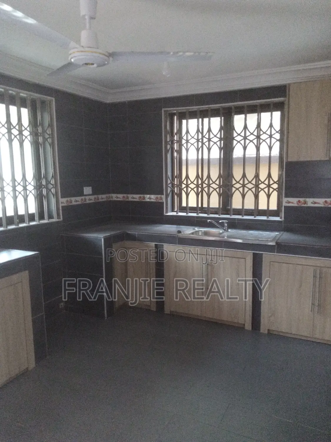 2bdrm Apartment in West Hills Mall Area for rent