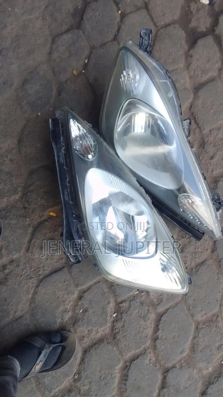 Honda Fit 2010-13 Headlight Pair (Japan Type)