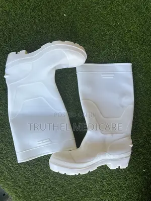 Wellington Theatre Boots - Long(White)