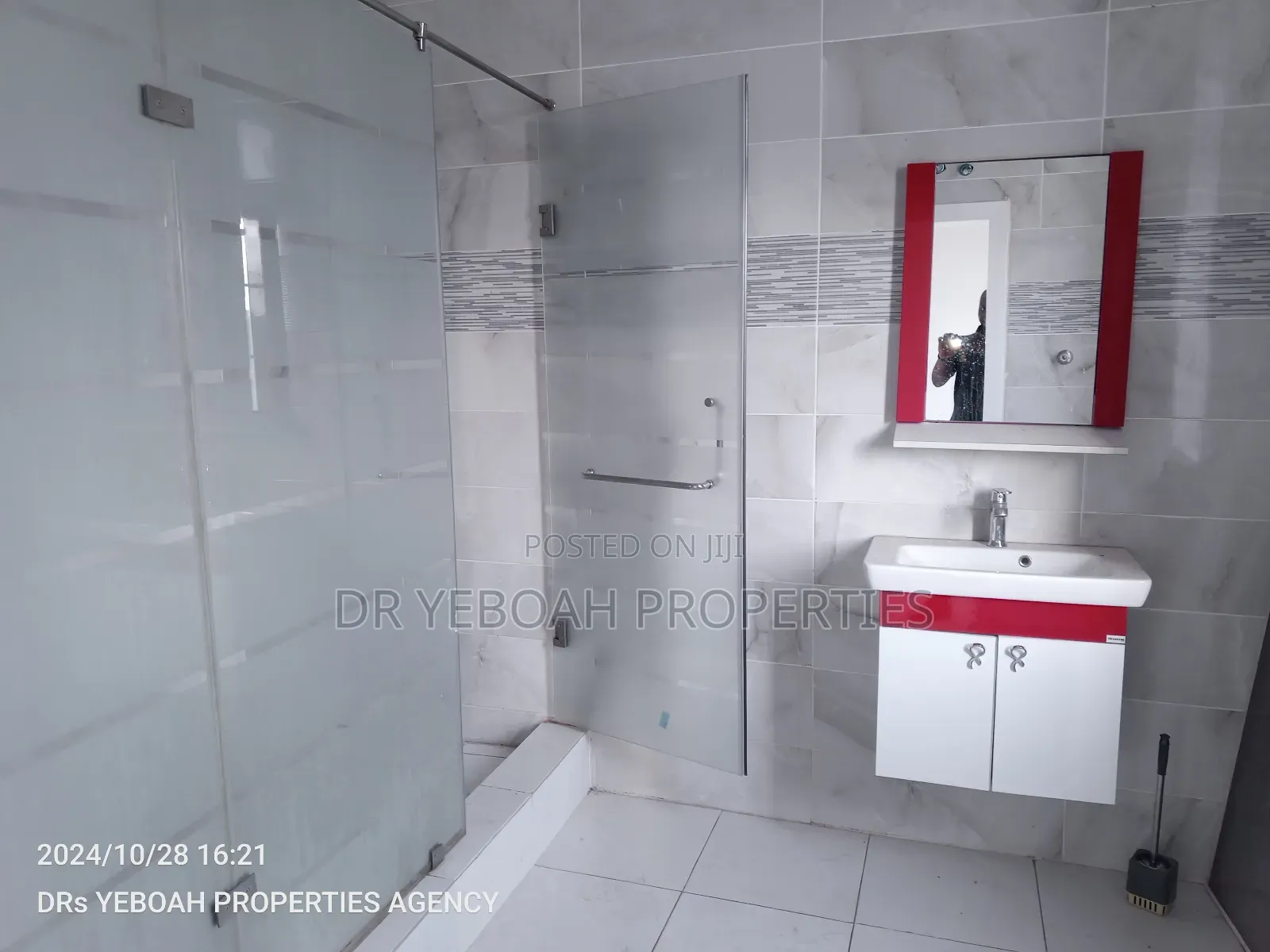 4bdrm House in Spintex:- 4 Bedrooms for rent