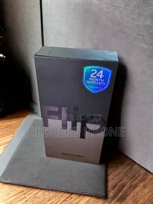 New Samsung Galaxy Z Flip4 256 GB White