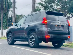 Toyota Land Cruiser Prado 2022 Gray