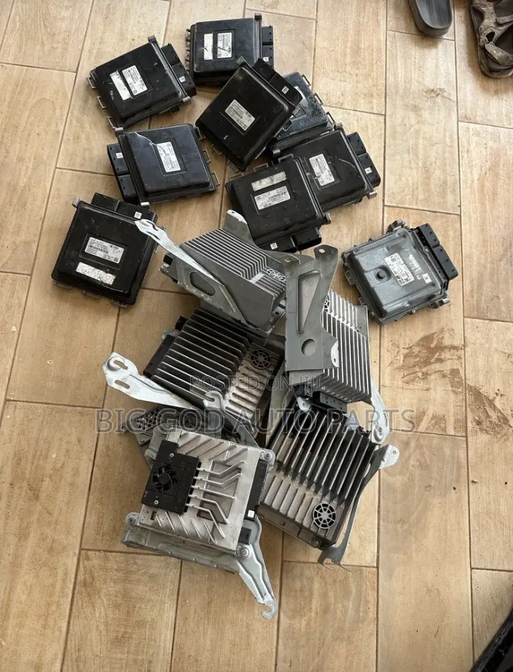 Mercedes Benz Control Board and Amplifiers