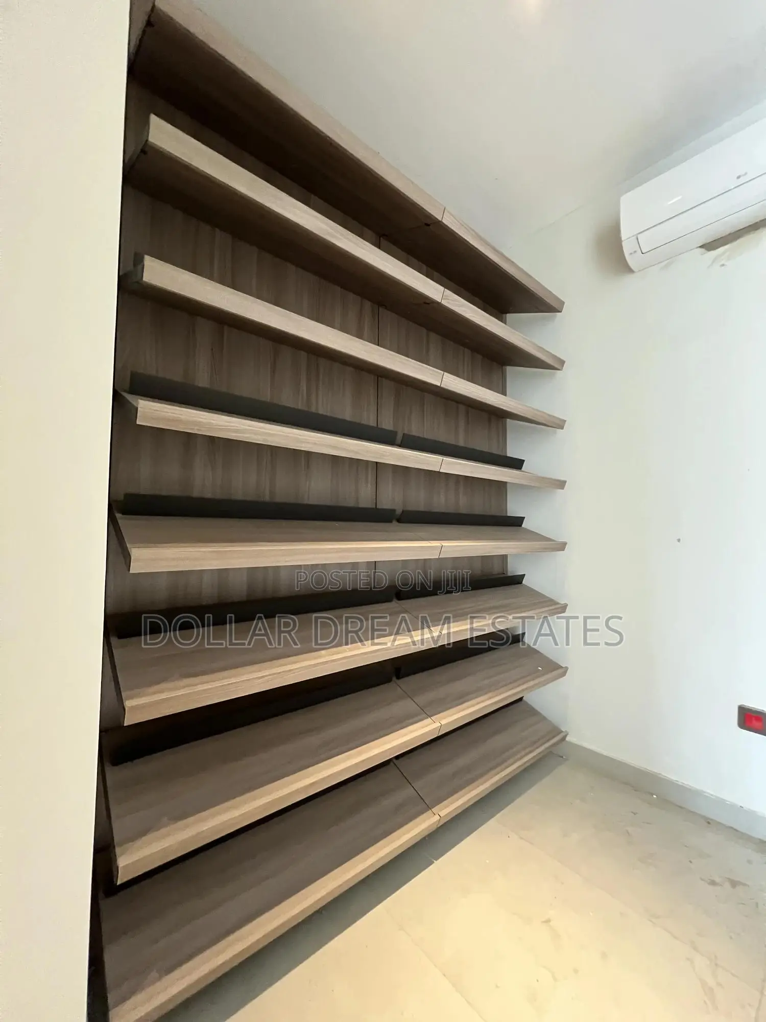 5bdrm House in East Legon for sale