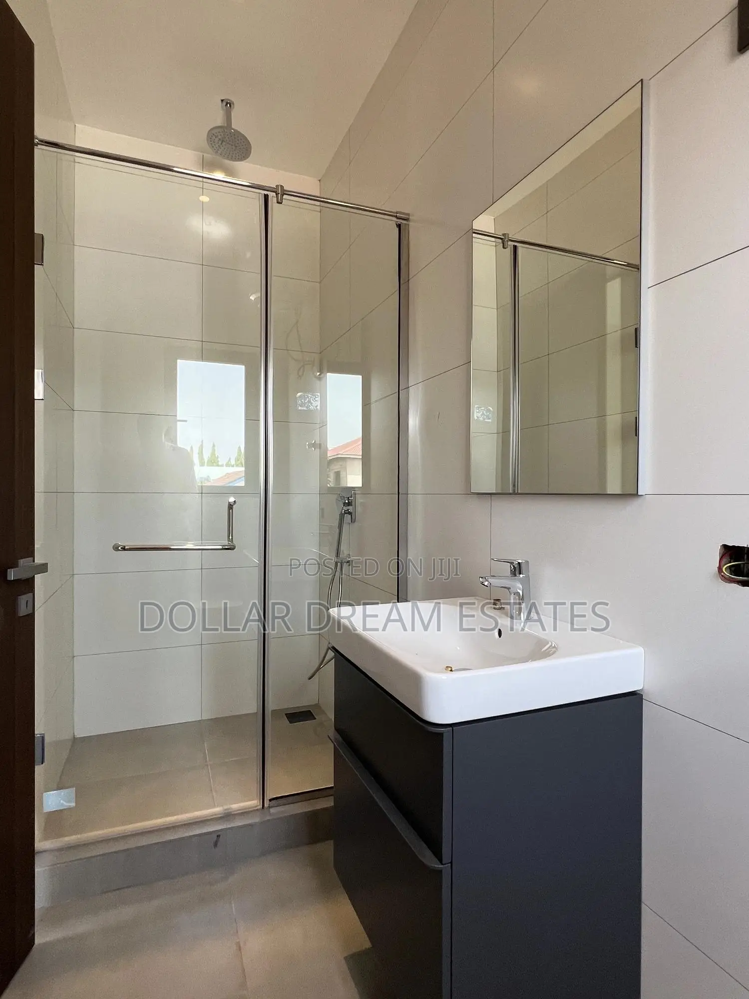 5bdrm House in East Legon for sale