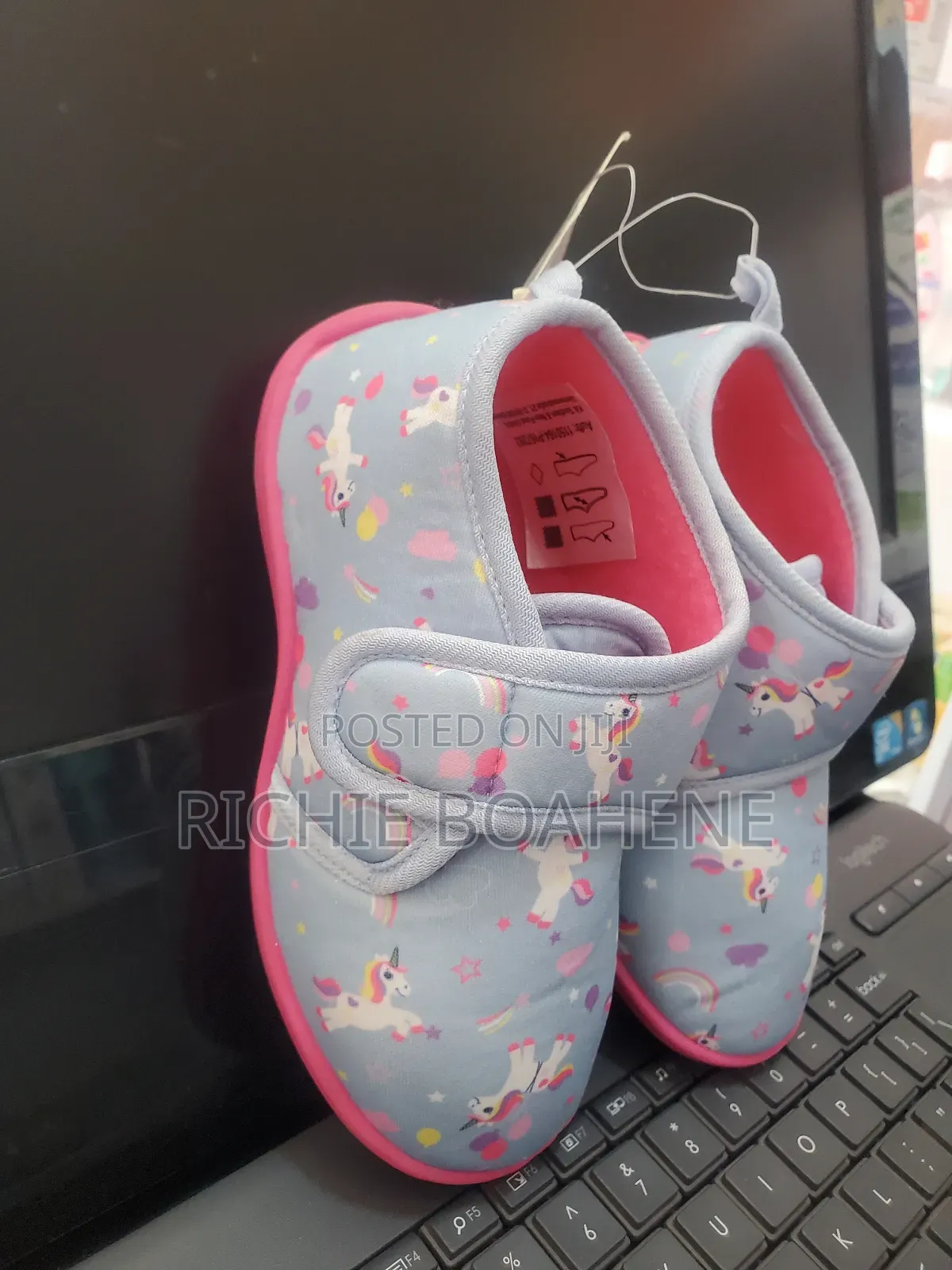 Girls Sneaker Size 29