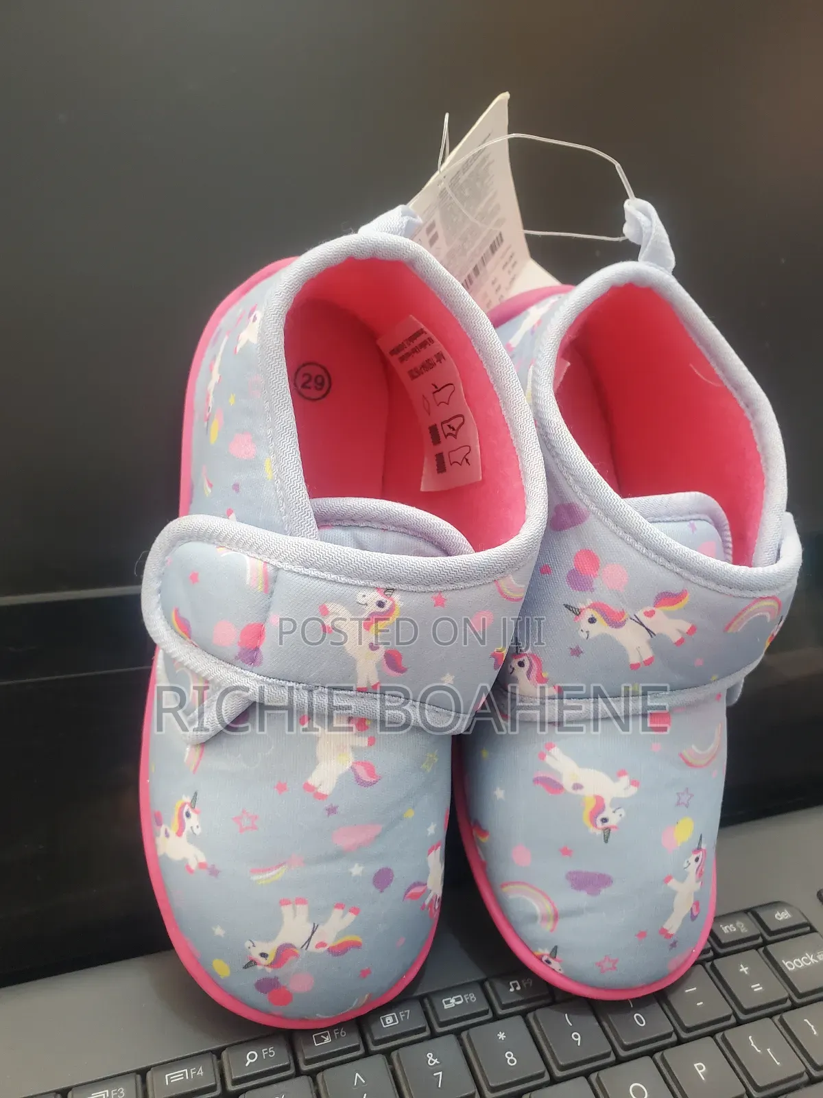 Girls Sneaker Size 29