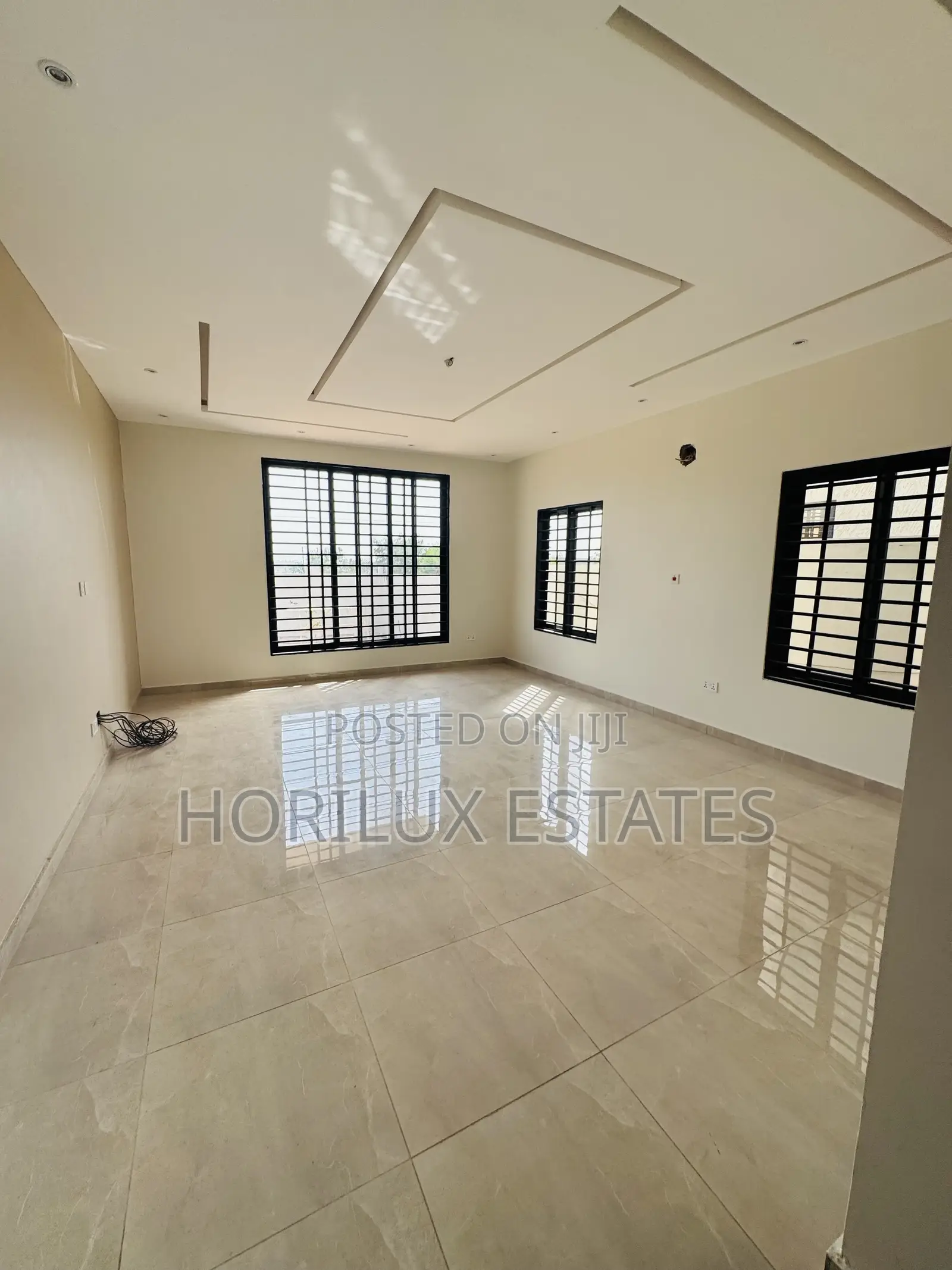 5bdrm Mansion in East Legon for sale