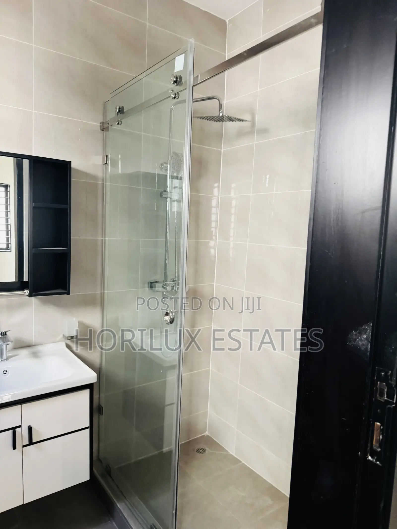 5bdrm Mansion in East Legon for sale