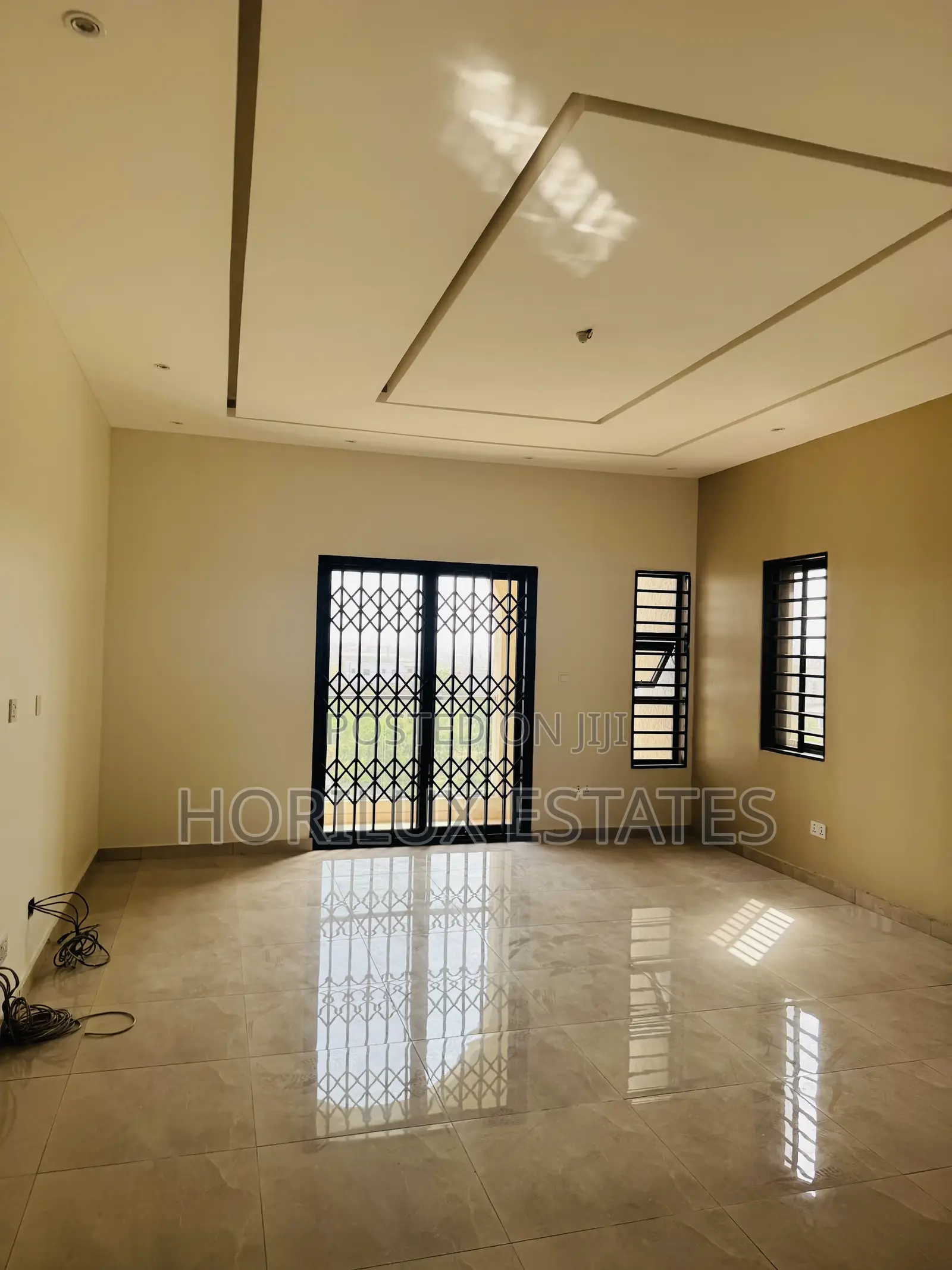 5bdrm Mansion in East Legon for sale