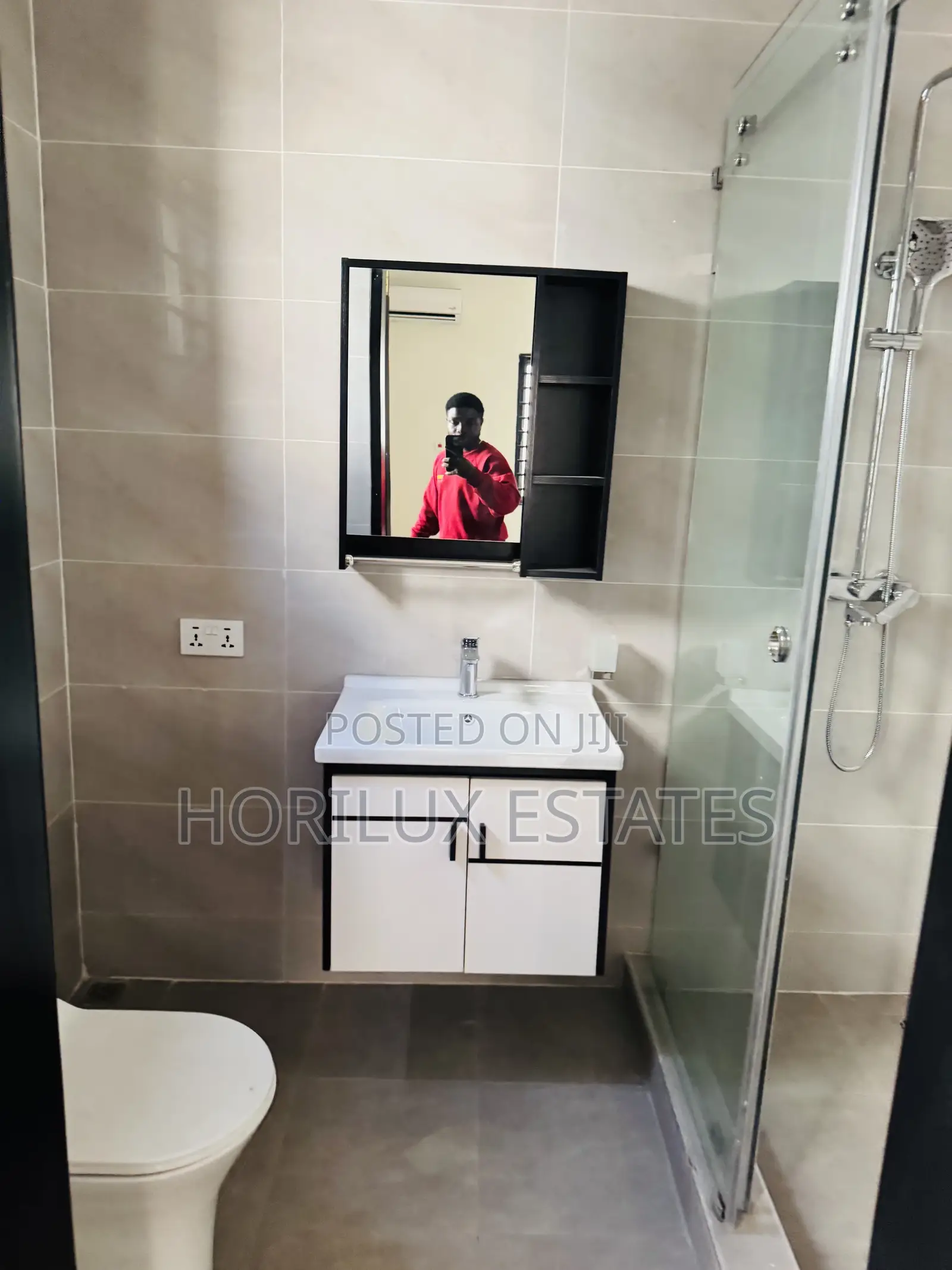 5bdrm Mansion in East Legon for sale