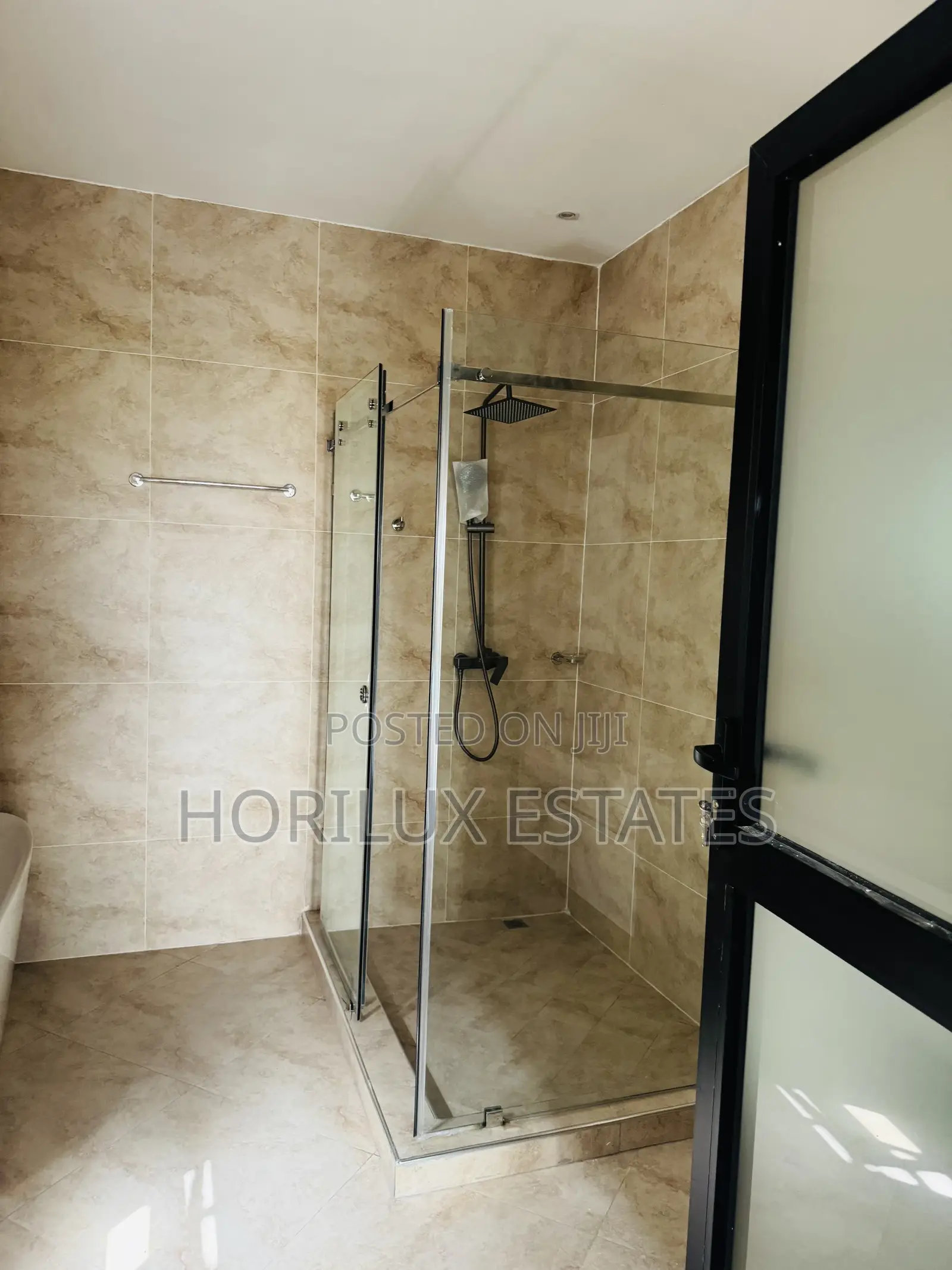 5bdrm Mansion in East Legon for sale