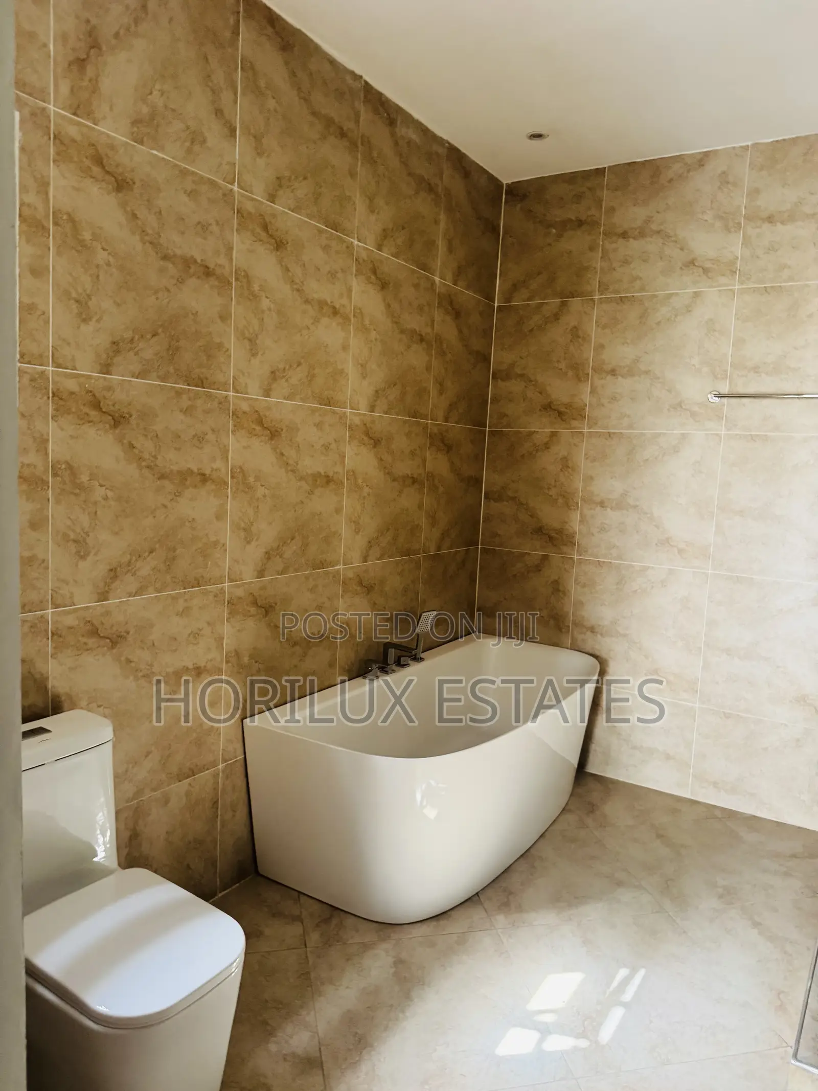 5bdrm Mansion in East Legon for sale