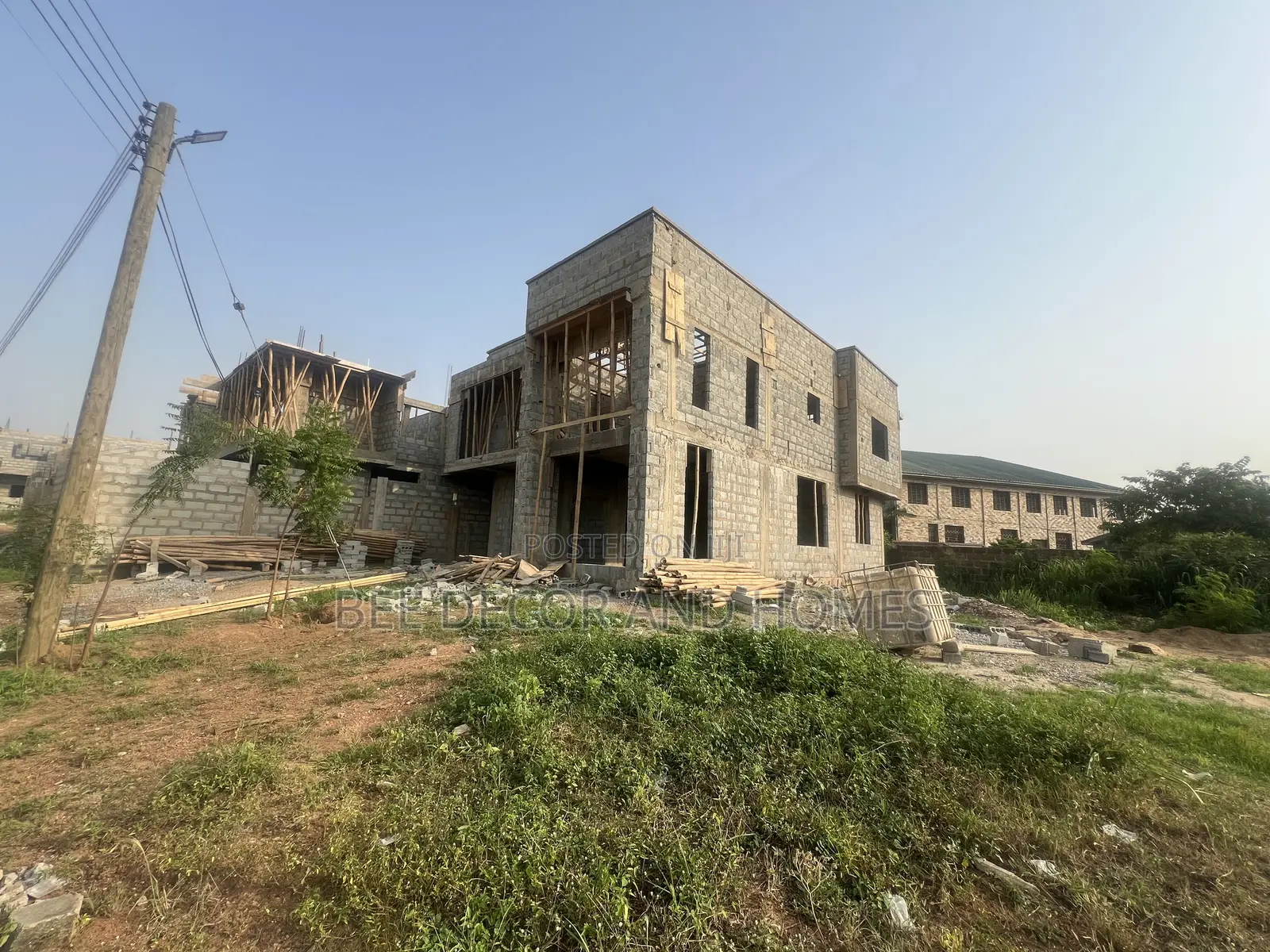 4bdrm House in Bee Decor & Homes, Old Ashomang for sale