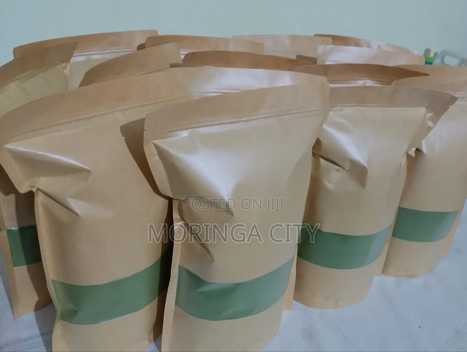 Package Moringa Leaf Powder.