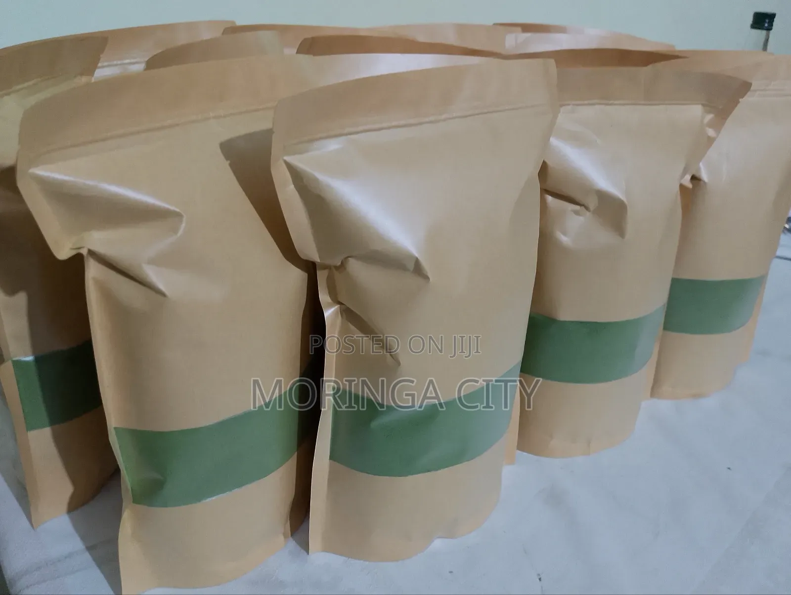 Package Moringa Leaf Powder.