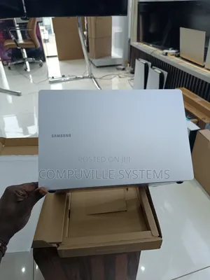 New Laptop Samsung 16GB SSD 512GB