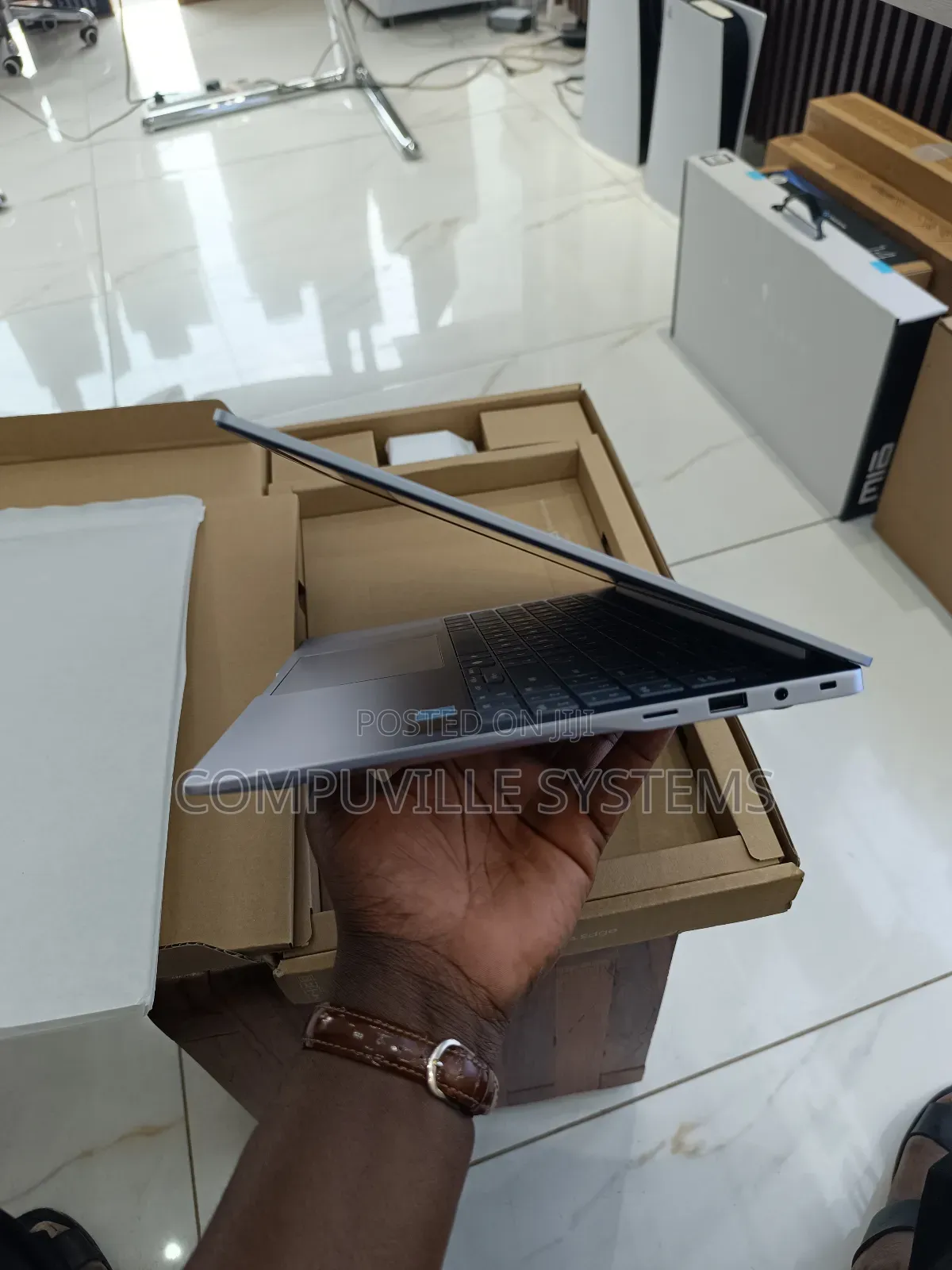 New Laptop Samsung 16GB SSD 512GB