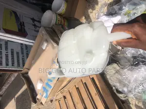 Mercedes Benz 205 C300 Reservoir Tank