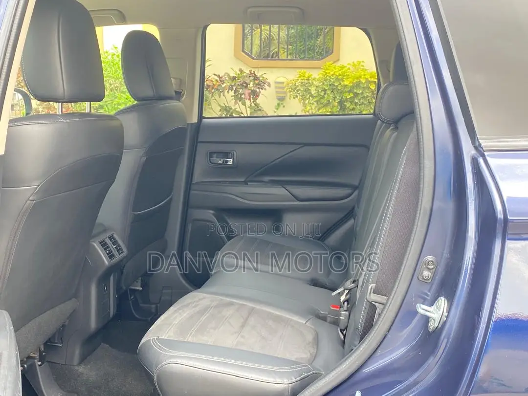 Mitsubishi Outlander 2019 Blue