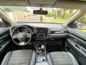 Mitsubishi Outlander 2019 Blue