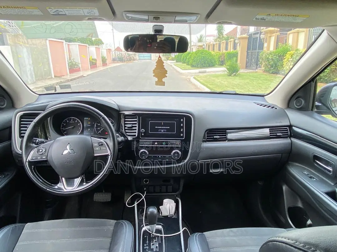 Mitsubishi Outlander 2019 Blue