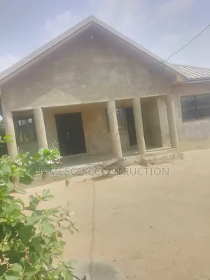 3bdrm Block of Flats in Jamesco Construction, Amasaman for sale