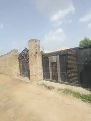 3bdrm Block of Flats in Jamesco Construction, Amasaman for sale