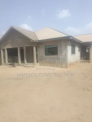 3bdrm Block of Flats in Jamesco Construction, Amasaman for sale